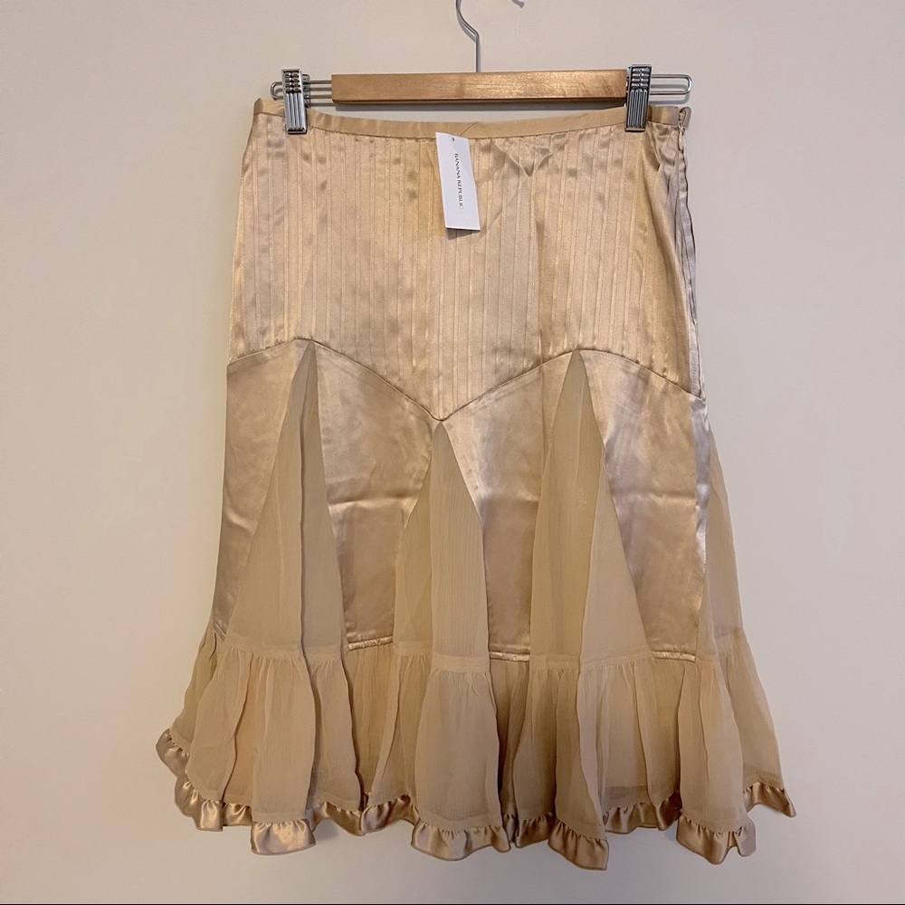 Banana Republic pleated 100% silk skirt size 2